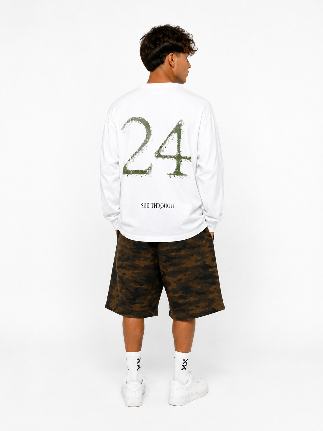 T-SHIRT LONG SLEEVE OVER WHITE