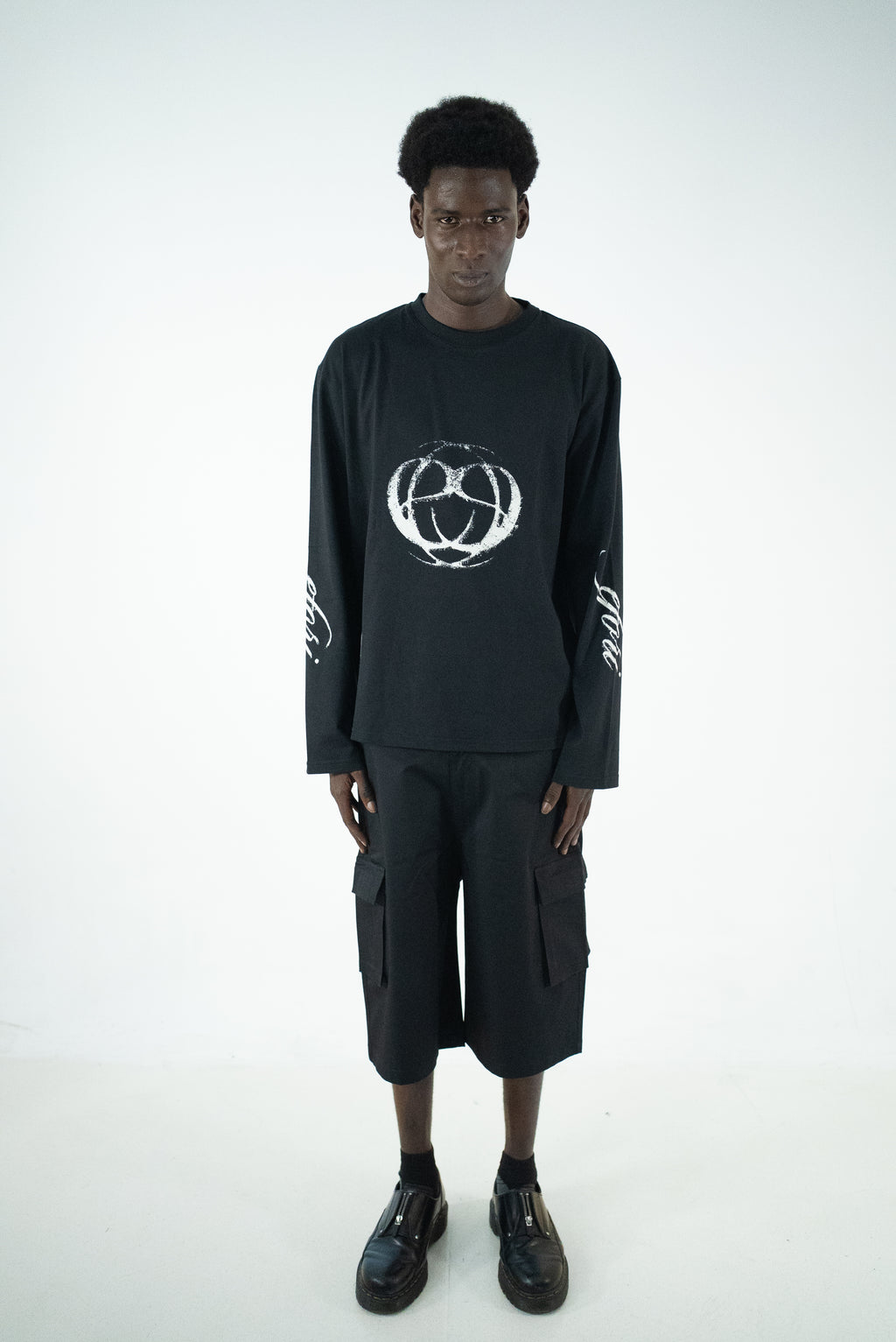 T-SHIRT OVERSIZE A MANICHE LUNGHE NERA