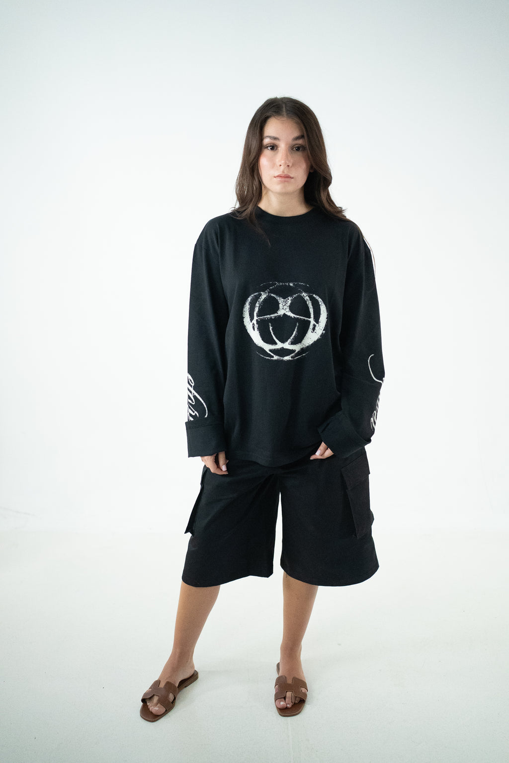 T-SHIRT OVERSIZE A MANICHE LUNGHE NERA