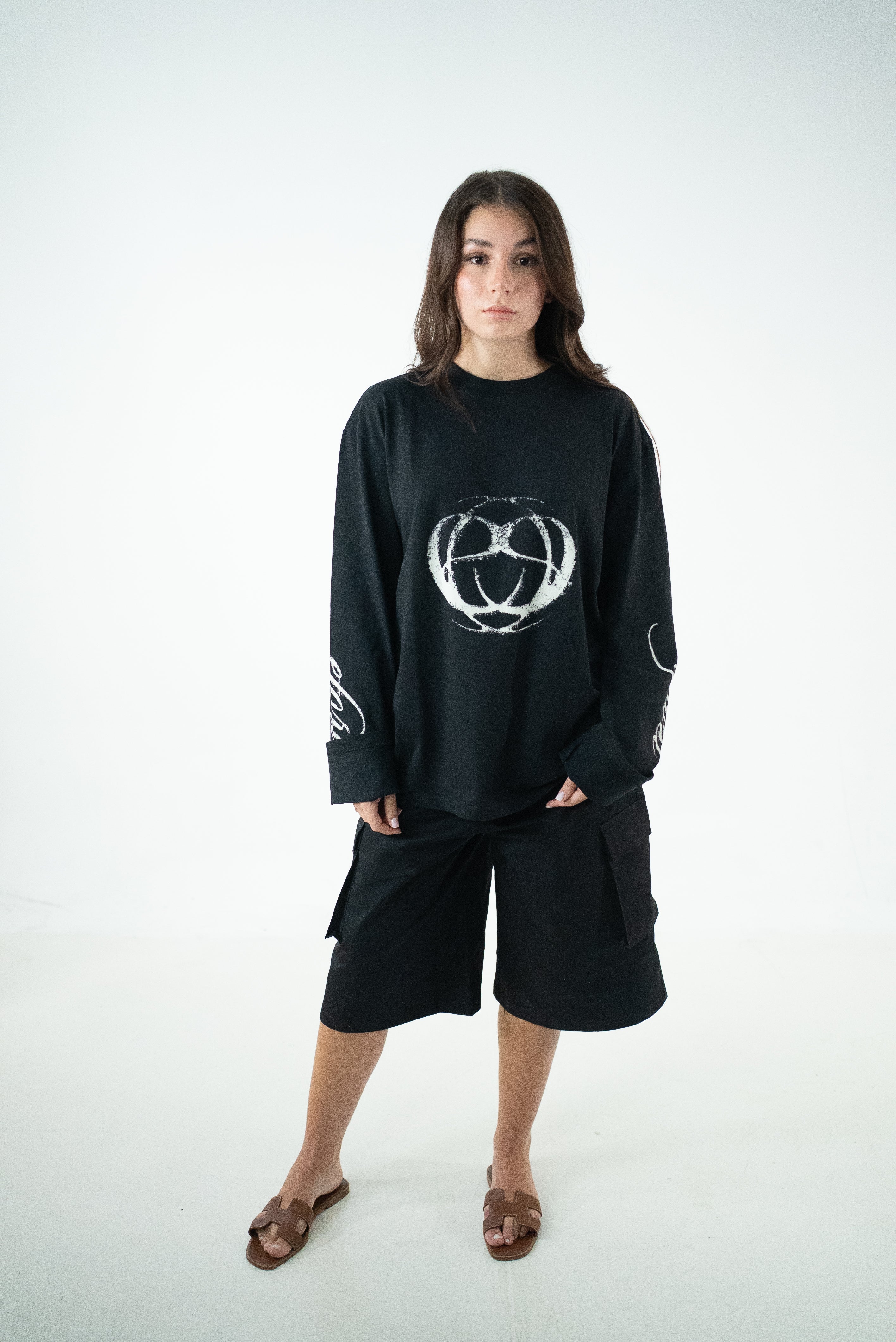 T-SHIRT OVERSIZE A MANICHE LUNGHE NERA