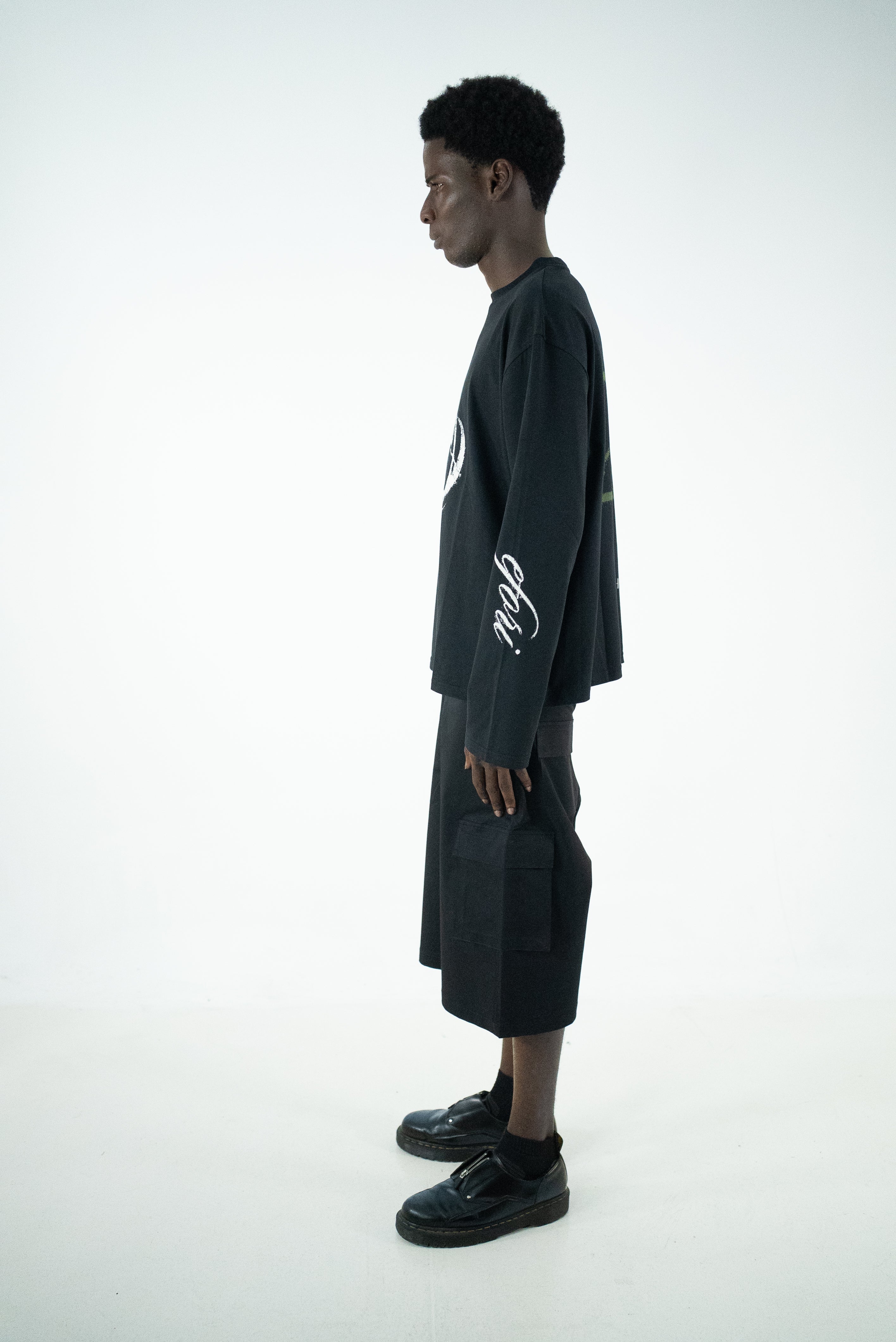 T-SHIRT OVERSIZE A MANICHE LUNGHE NERA