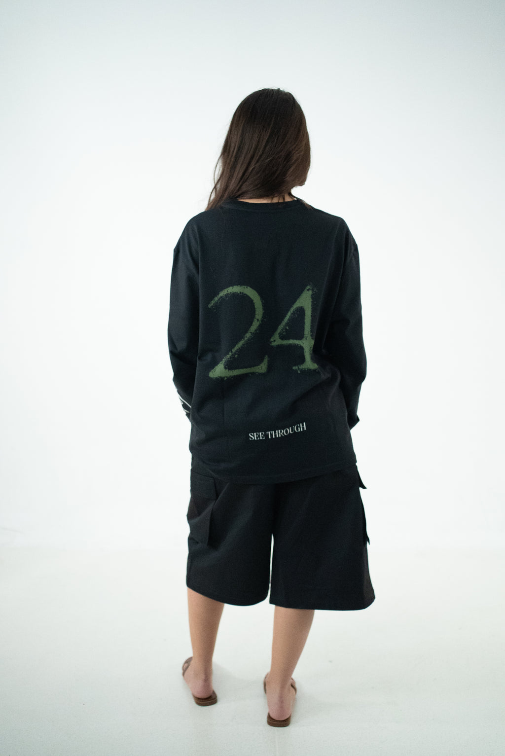 T-SHIRT OVERSIZE A MANICHE LUNGHE NERA