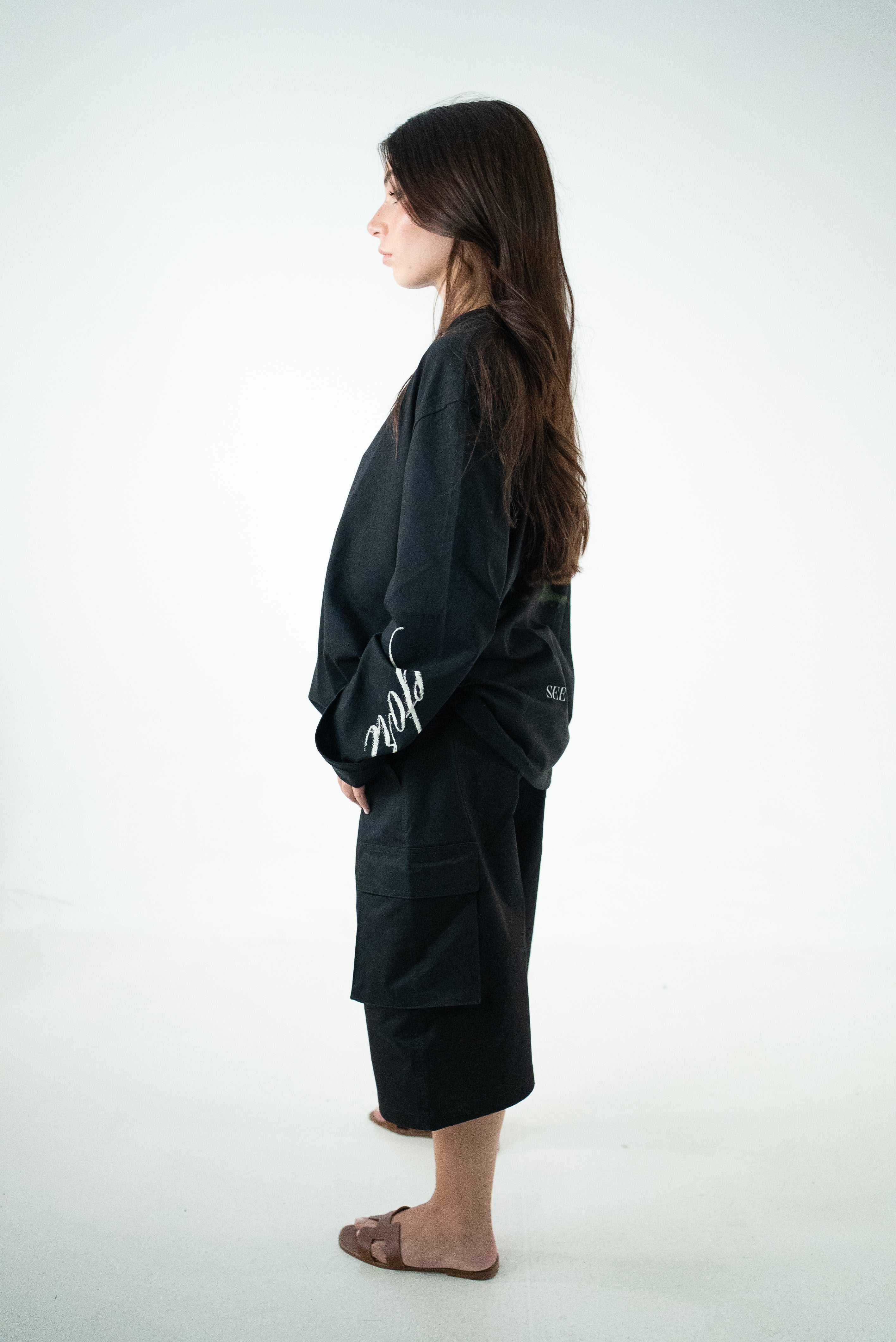 T-SHIRT OVERSIZE A MANICHE LUNGHE NERA