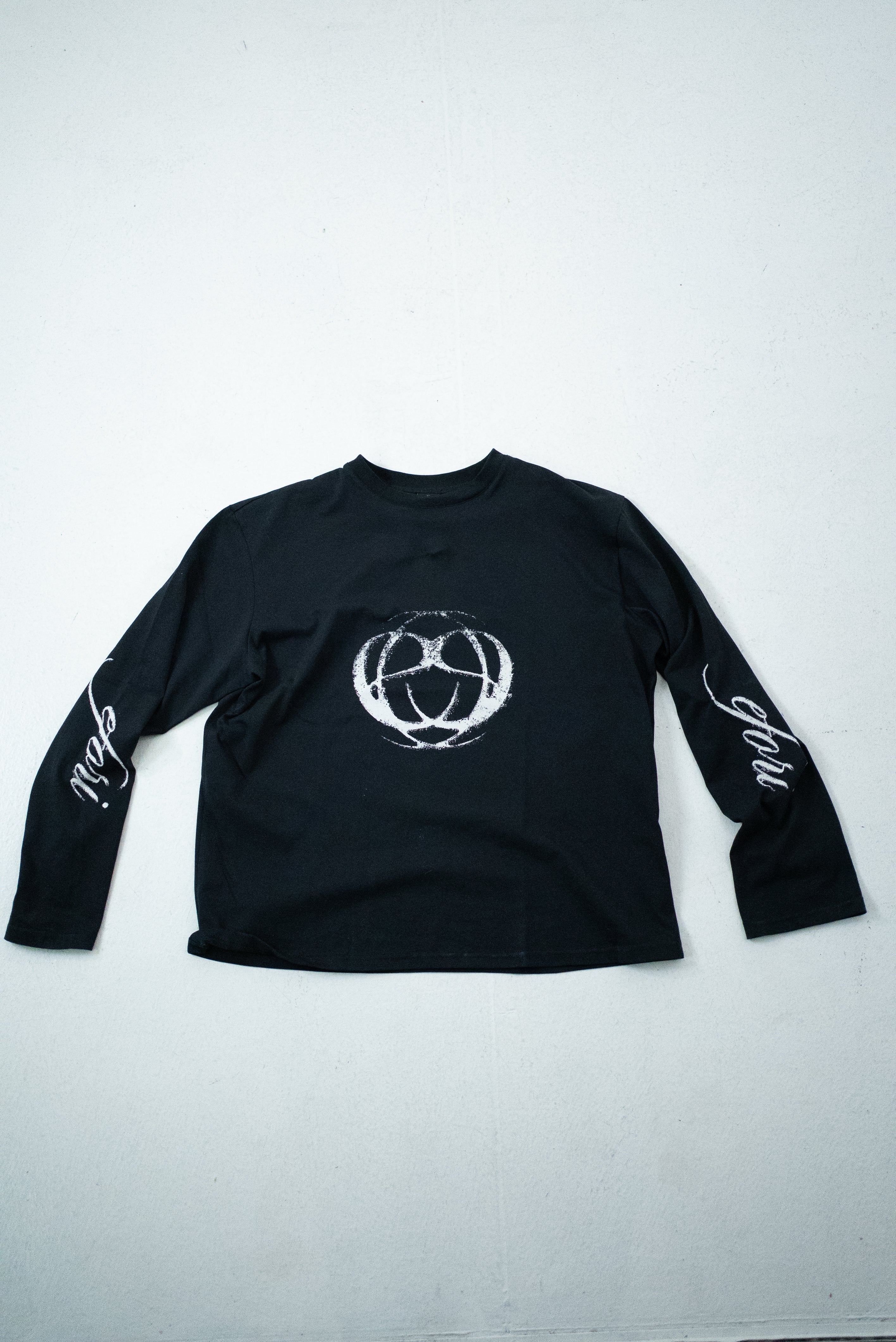 T-SHIRT OVERSIZE A MANICHE LUNGHE NERA